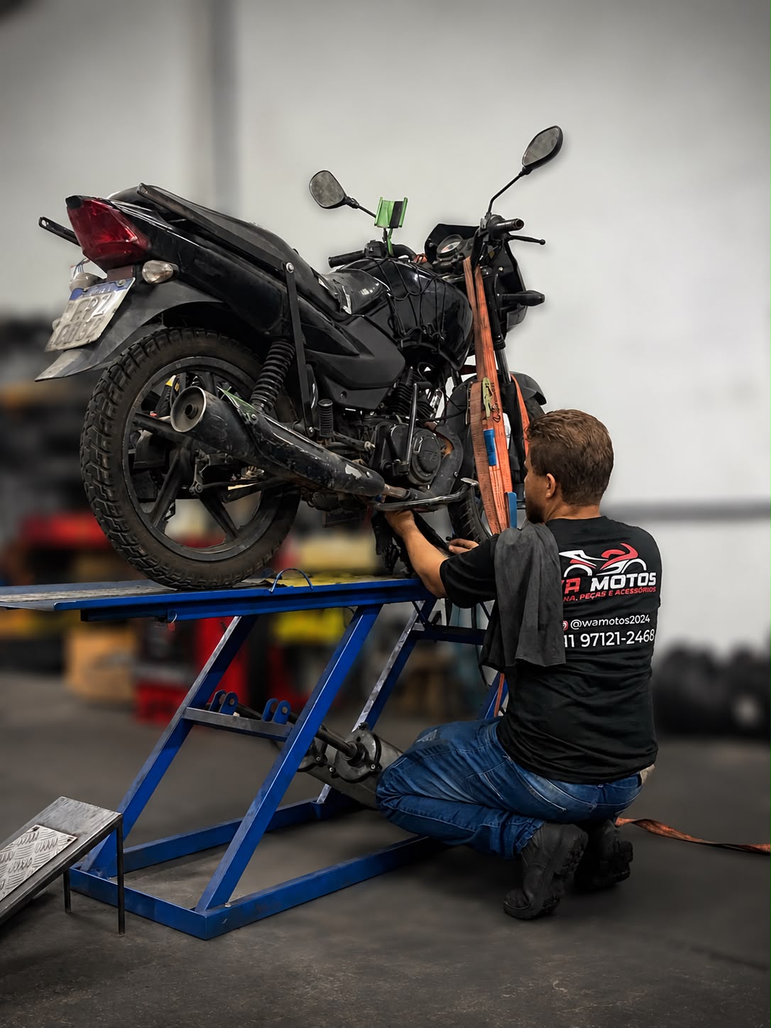 Motos em atendimento e manutenção geral na oficina de motocicletas WA Motos em Carapicuíba